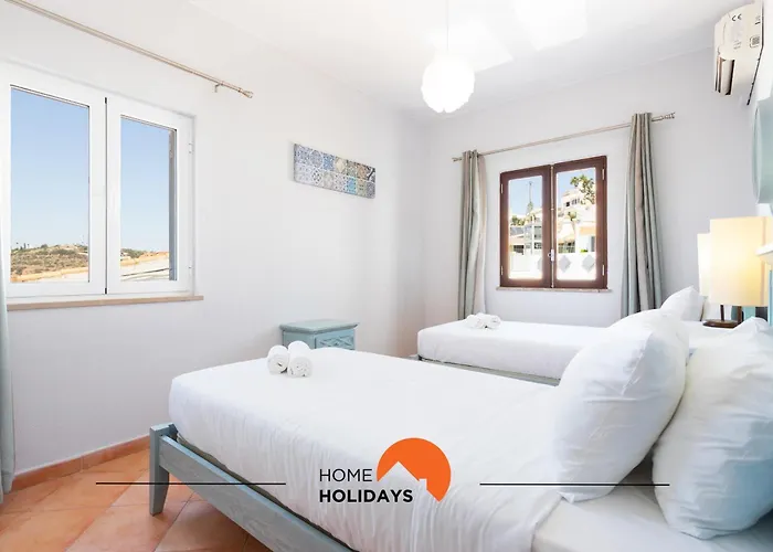 #185 V3 Laranjeiras By Holidays Сasa de vacaciones Albufeira